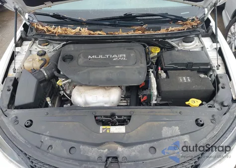 2015 Chrysler 200 S z USA, uszkodzony, nr VIN 1C3CCCBB4FN721927